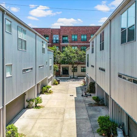 Luxe 3 Story Townhome With Downtown View Near Nrg Stadium Centrally Located Walkable To Popular Restaurants Хьюстон Экстерьер фото