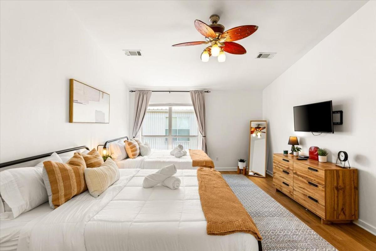 Luxe 3 Story Townhome With Downtown View Near Nrg Stadium Centrally Located Walkable To Popular Restaurants Хьюстон Экстерьер фото