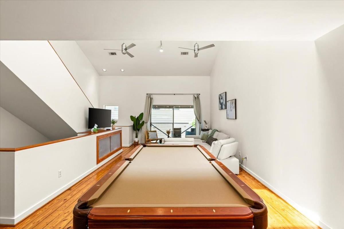 Luxe 3 Story Townhome With Downtown View Near Nrg Stadium Centrally Located Walkable To Popular Restaurants Хьюстон Экстерьер фото
