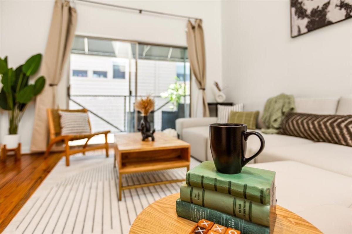 Luxe 3 Story Townhome With Downtown View Near Nrg Stadium Centrally Located Walkable To Popular Restaurants Хьюстон Экстерьер фото