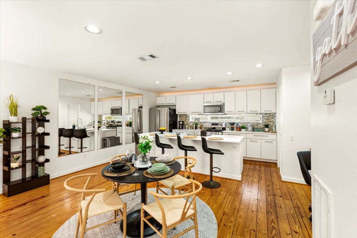 Luxe 3 Story Townhome With Downtown View Near Nrg Stadium Centrally Located Walkable To Popular Restaurants Хьюстон Экстерьер фото