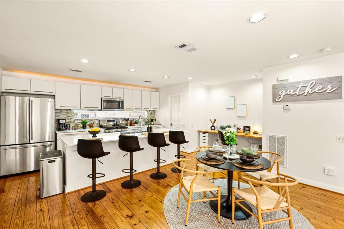 Luxe 3 Story Townhome With Downtown View Near Nrg Stadium Centrally Located Walkable To Popular Restaurants Хьюстон Экстерьер фото