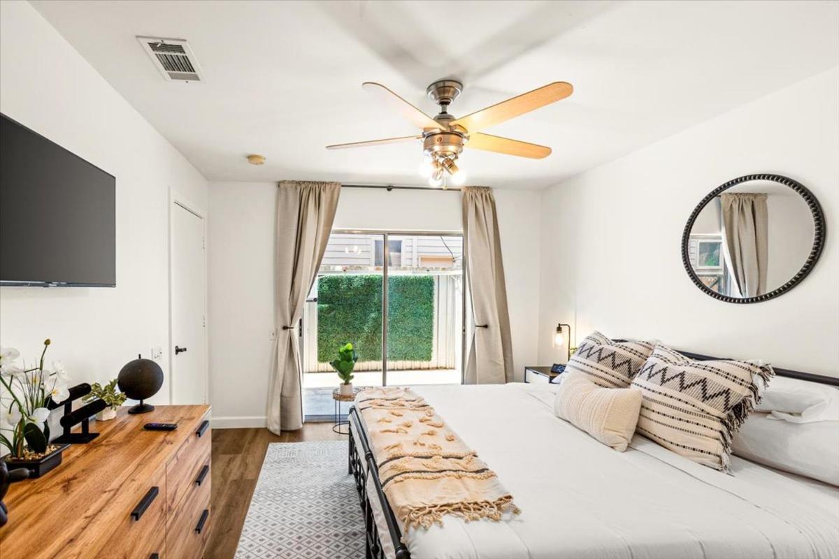 Luxe 3 Story Townhome With Downtown View Near Nrg Stadium Centrally Located Walkable To Popular Restaurants Хьюстон Экстерьер фото