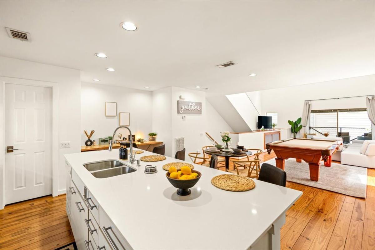 Luxe 3 Story Townhome With Downtown View Near Nrg Stadium Centrally Located Walkable To Popular Restaurants Хьюстон Экстерьер фото
