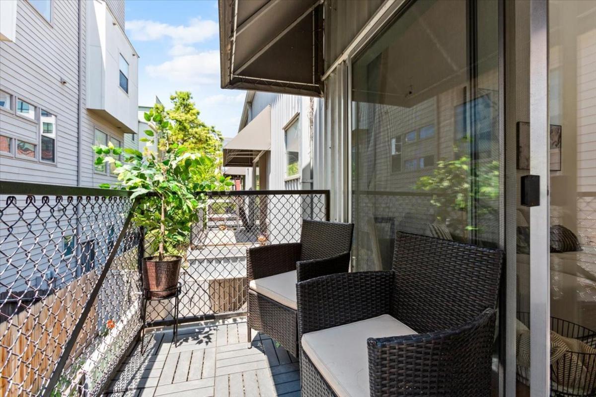 Luxe 3 Story Townhome With Downtown View Near Nrg Stadium Centrally Located Walkable To Popular Restaurants Хьюстон Экстерьер фото
