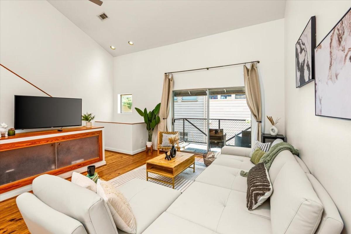 Luxe 3 Story Townhome With Downtown View Near Nrg Stadium Centrally Located Walkable To Popular Restaurants Хьюстон Экстерьер фото